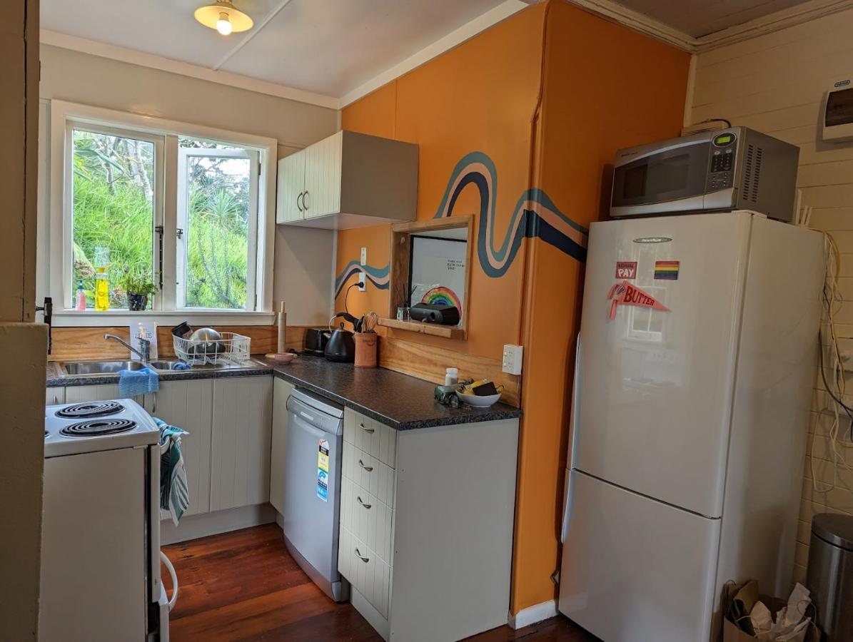 Cox Bay Cottage Raglan Exterior photo