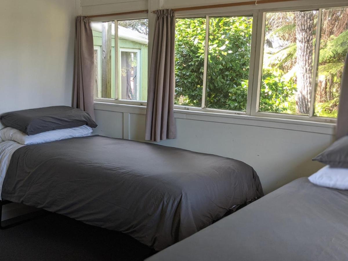 Cox Bay Cottage Raglan Exterior photo